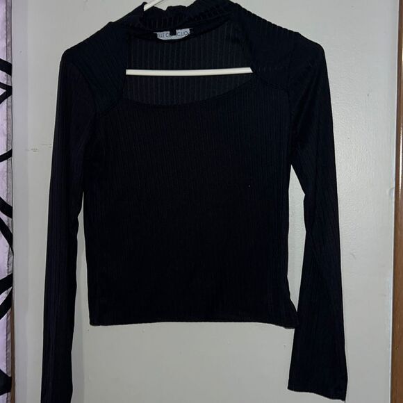 Black long sleeve knit top with open neckline size medium - Picture 1 of 3